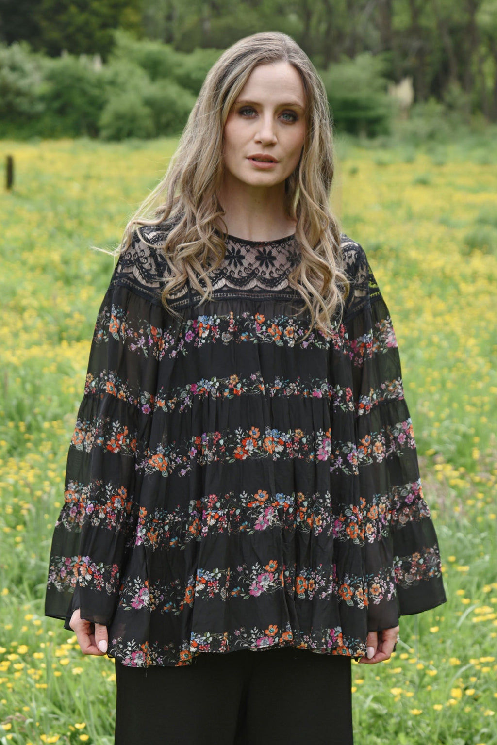 Amazing Lace Blouse in Black