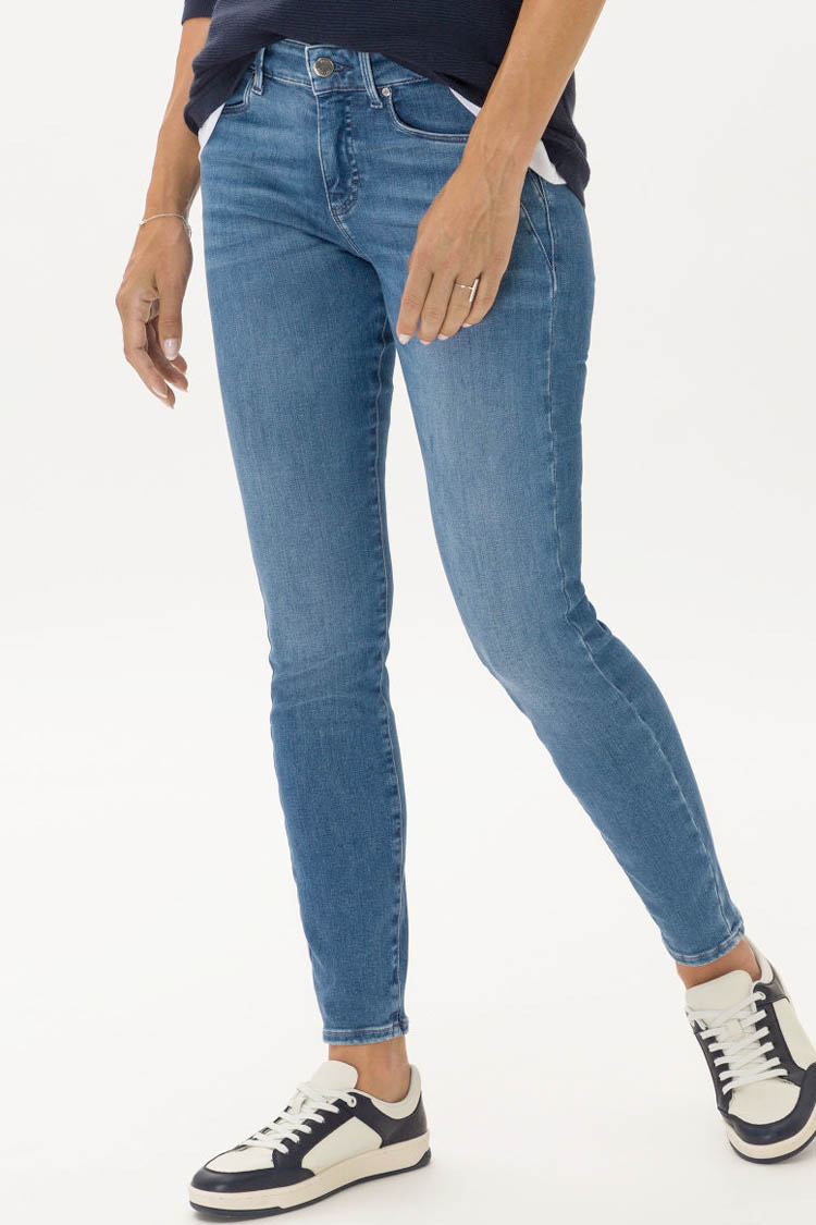 Ana Slim Jeans in Used Light Blue