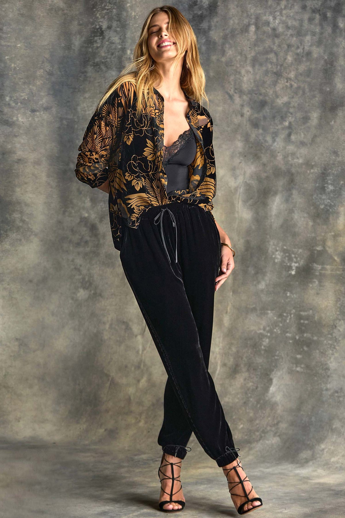 Audrey Shirt with Shirt Tail Hem in Lyla Burnout