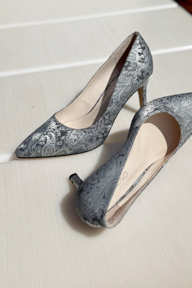 Barrios Leather Heels in Silver Print