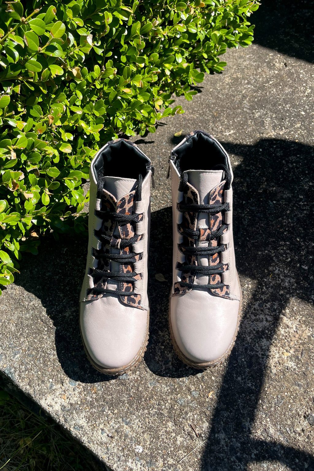 Bonnie Leather Boots in Taupe