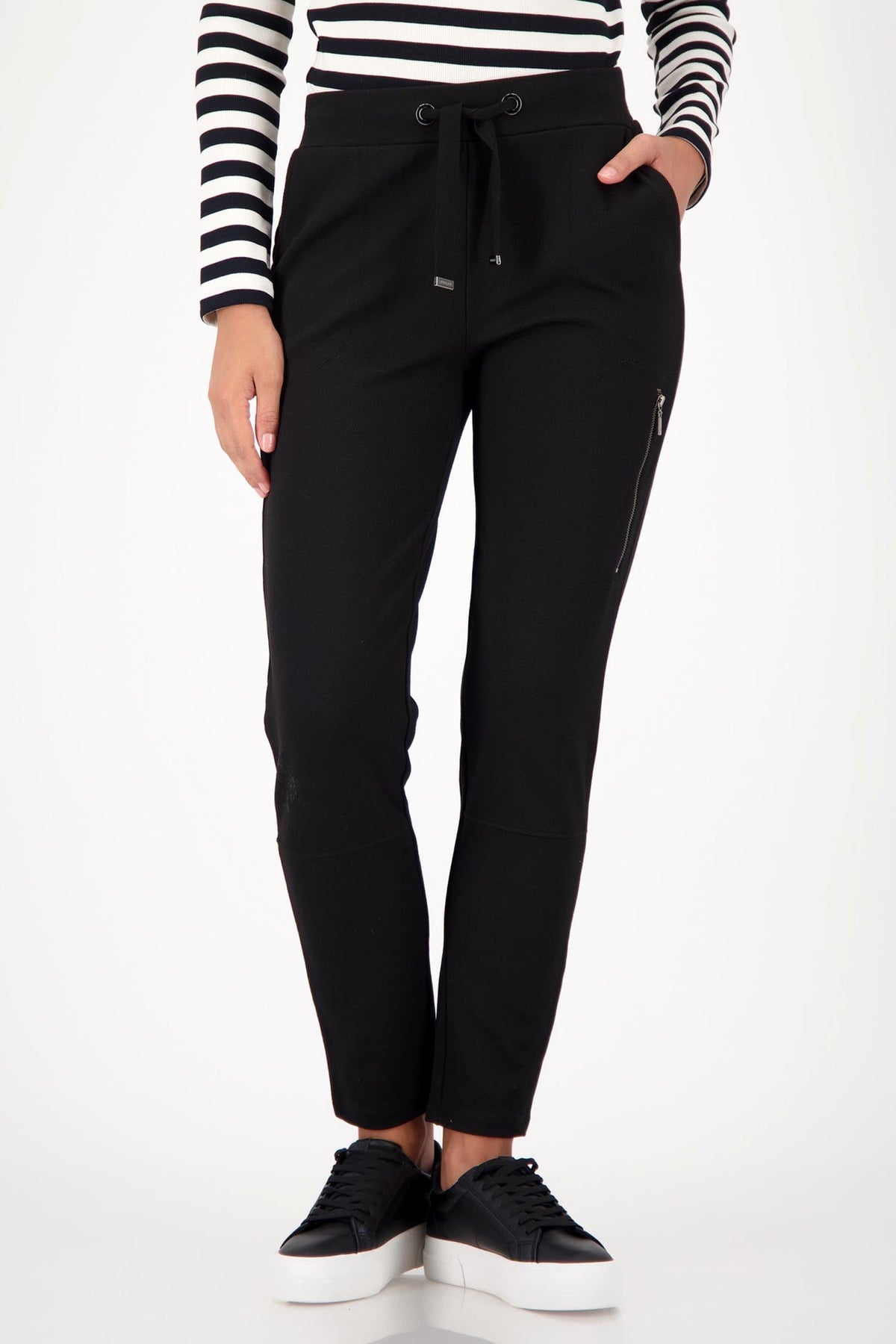 Classic Jogger in Black