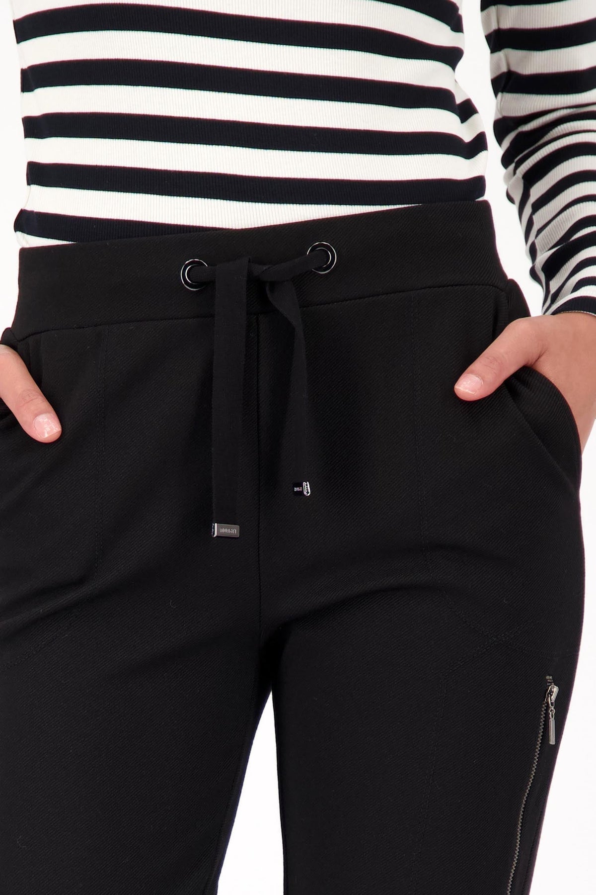 Classic Jogger in Black