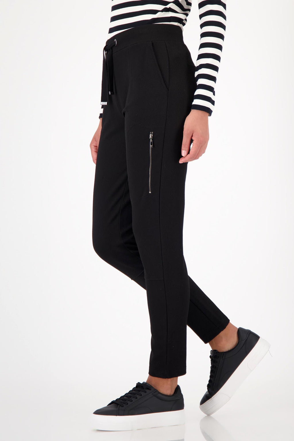 Classic Jogger in Black
