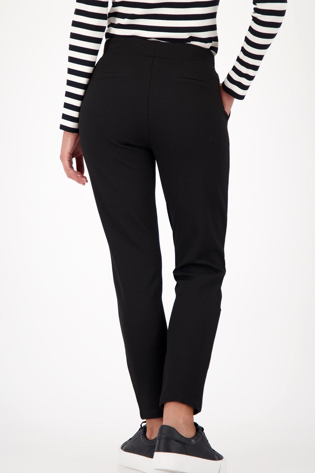 Classic Jogger in Black