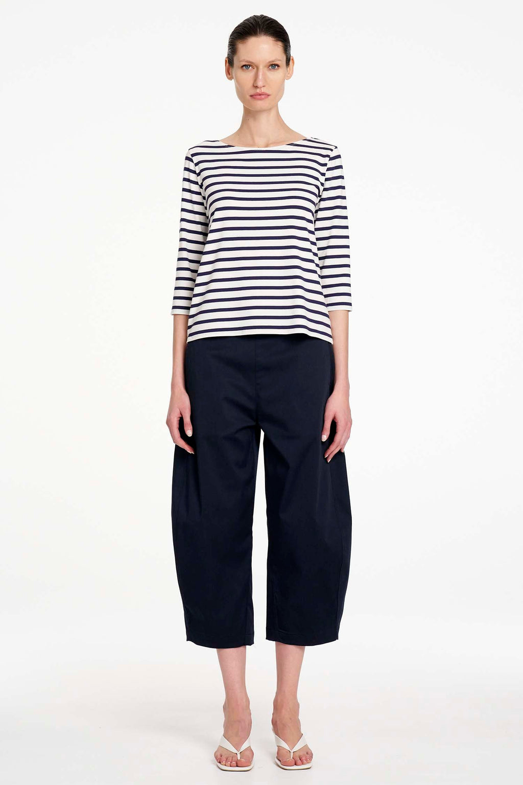Crop Barrel Pant in Navy