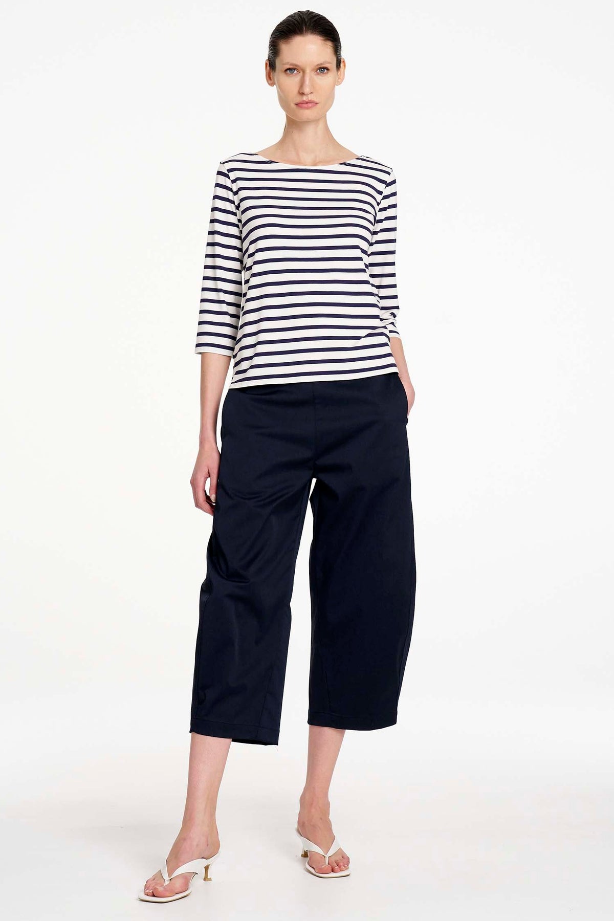 Crop Barrel Pant in Navy