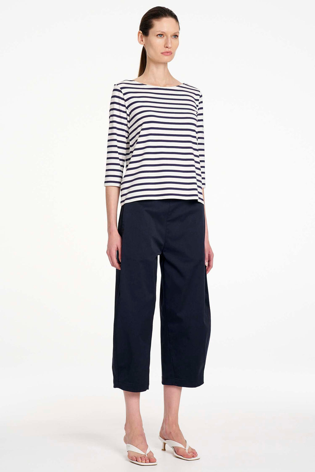 Crop Barrel Pant in Navy