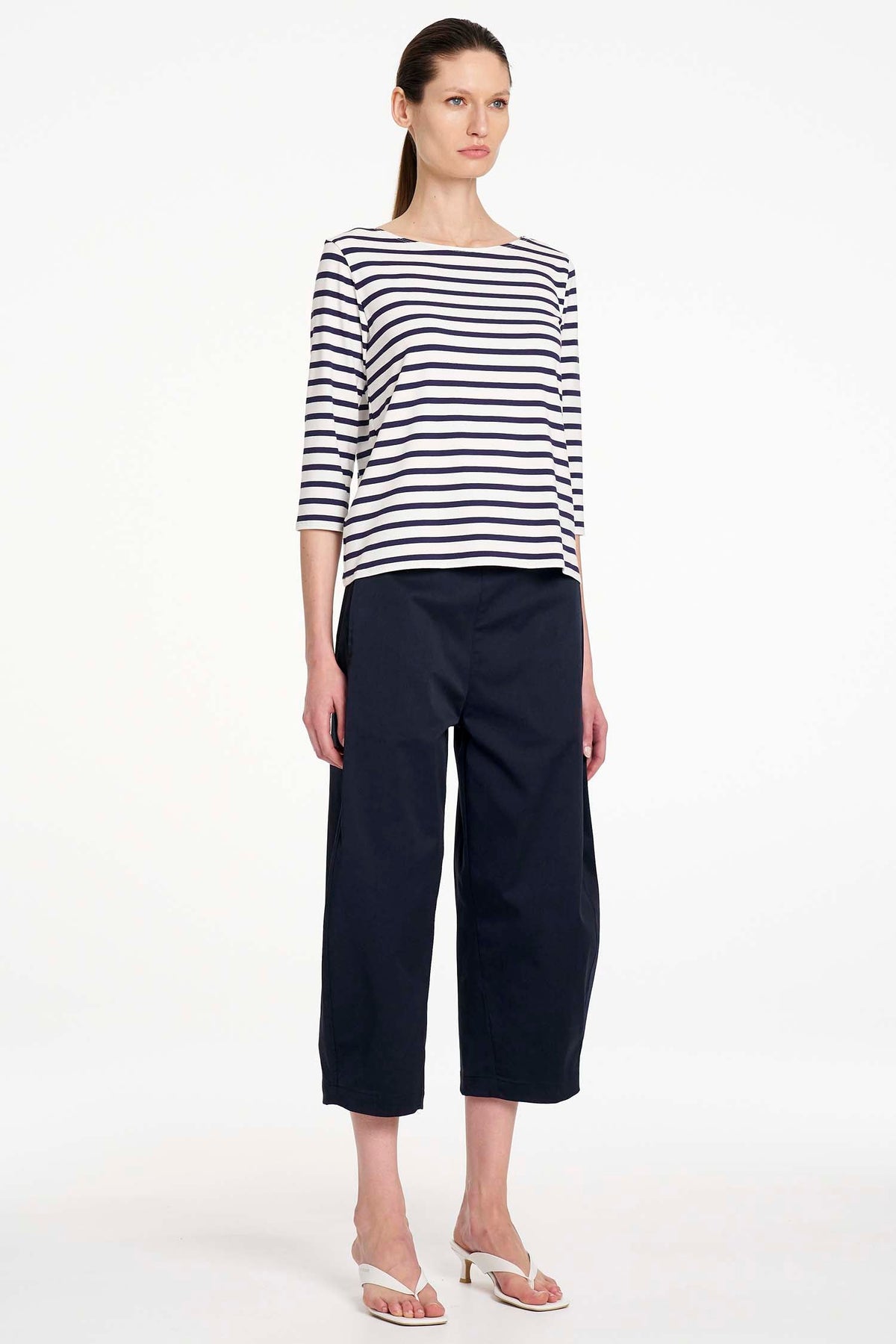 Crop Barrel Pant in Navy