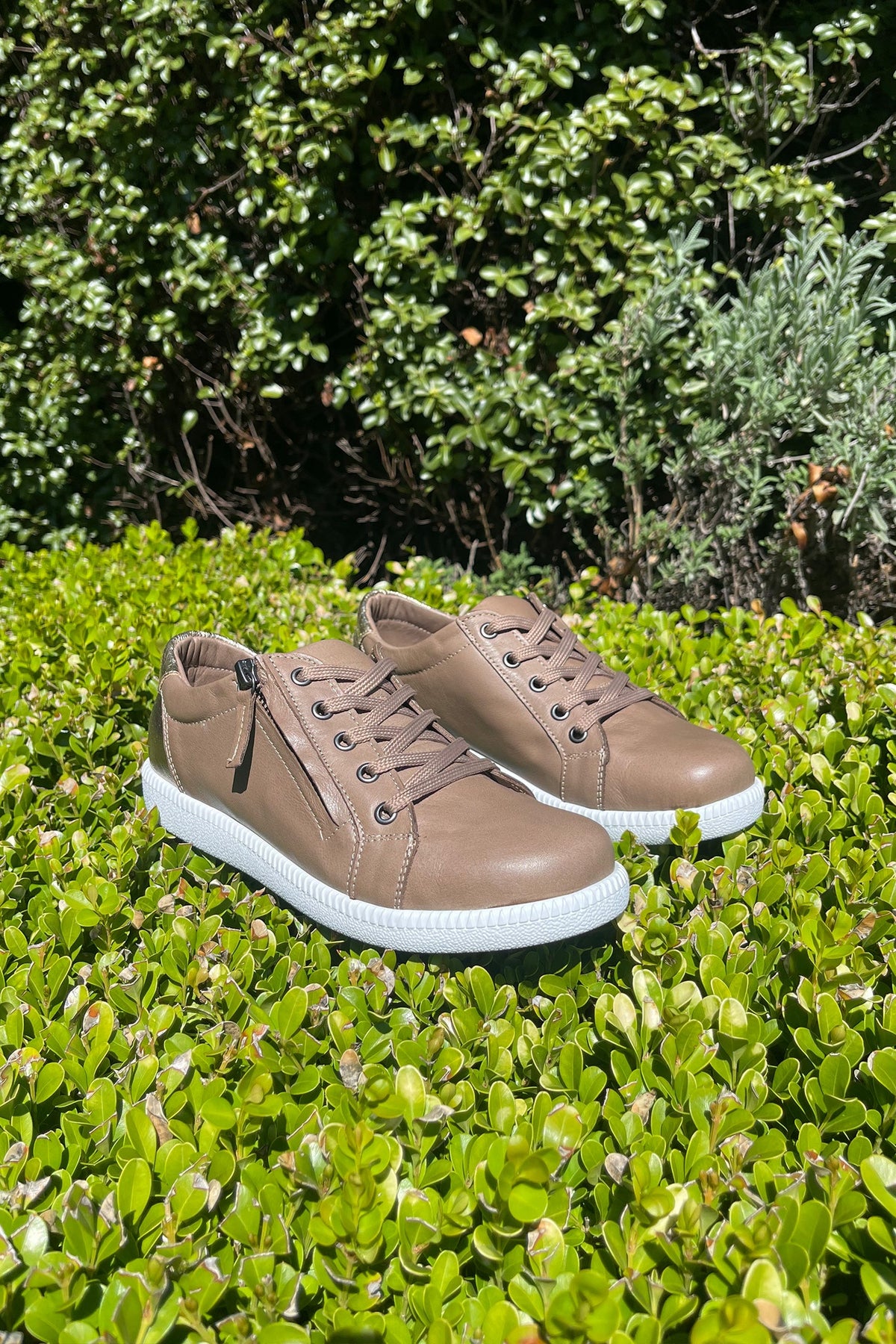 EG06 Leather Sneaker in Mocha