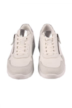 EG09 Sneakers in White Grey