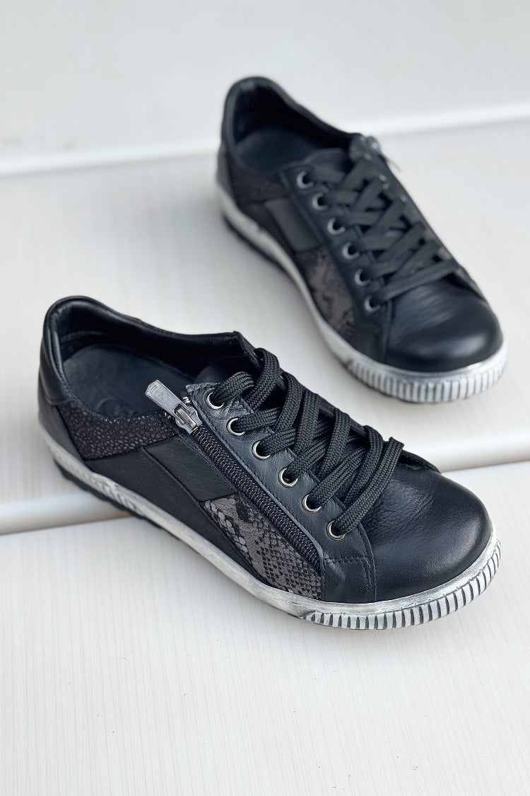 EG80 Sneakers in Black