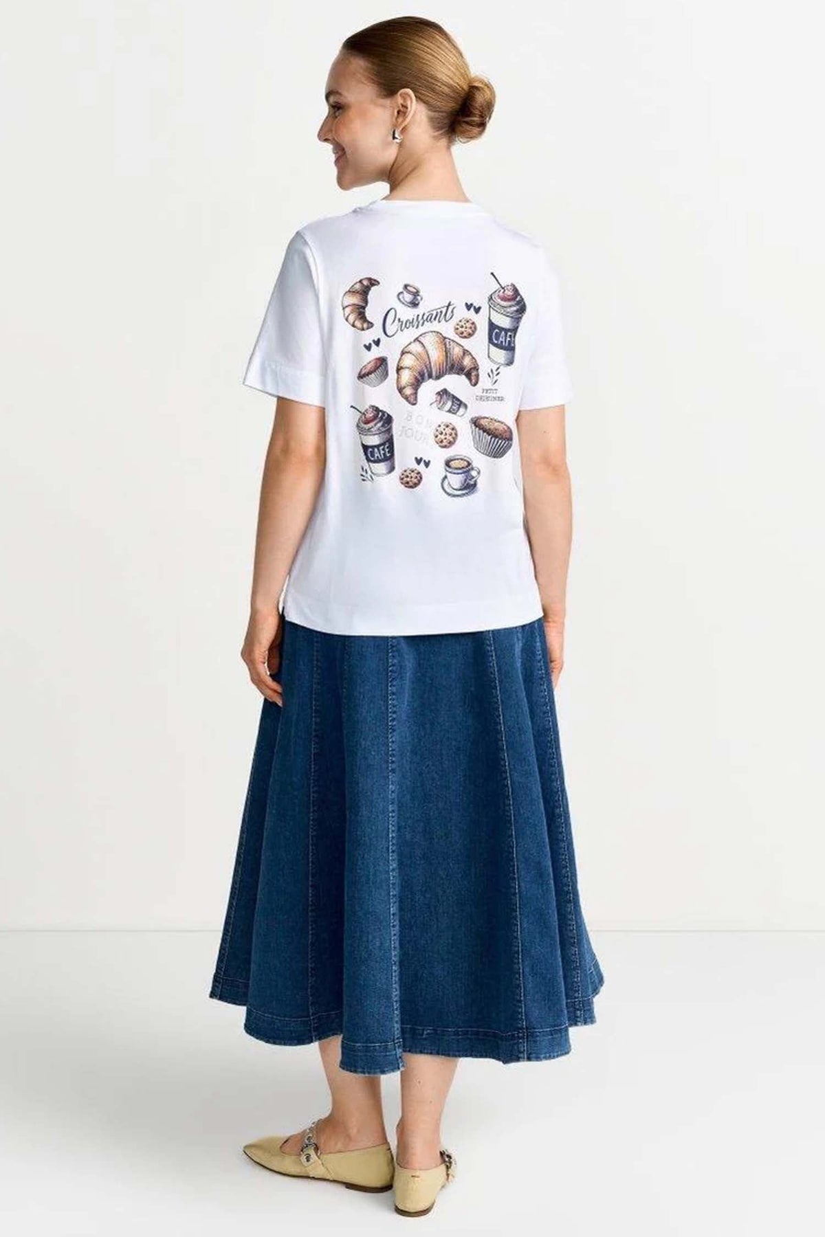 Easy Fit T-Shirt Breakfast in White