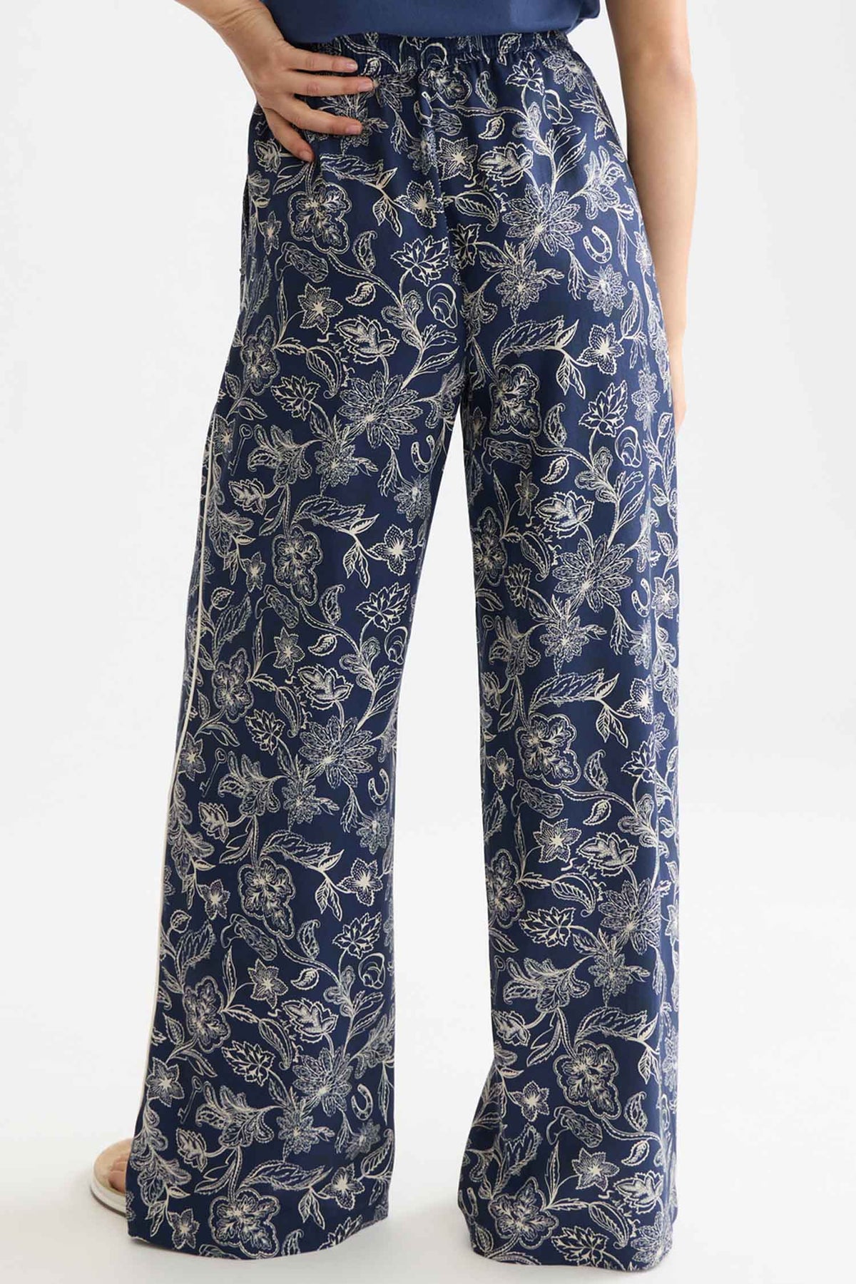 Eleni High-Rise Wide Leg 30" Pants in Lucky Bandana Dress Blues