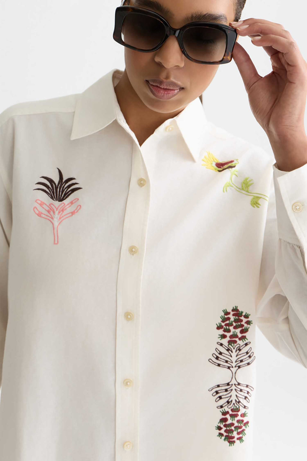 Embroidered Girlfriend Shirt in Eggnog