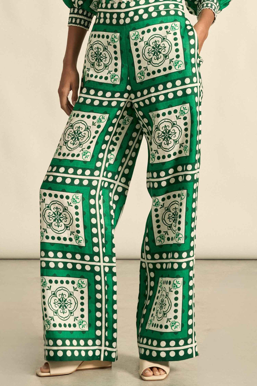 Gesture Pant in Parrot Scarf