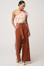 Grace Contrast Bind Pant in Caramel