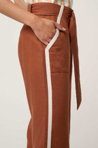 Grace Contrast Bind Pant in Caramel