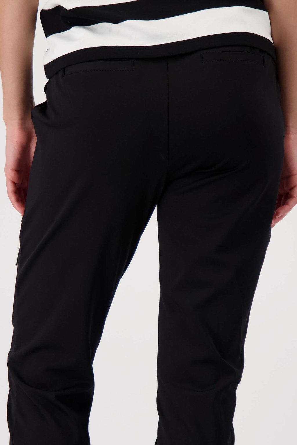 Jill Basic Pants in Black