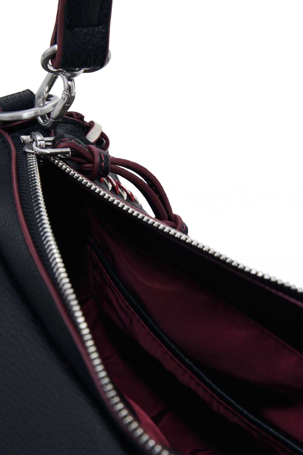 Manhattan Shoulder Bag w Stitching in Black