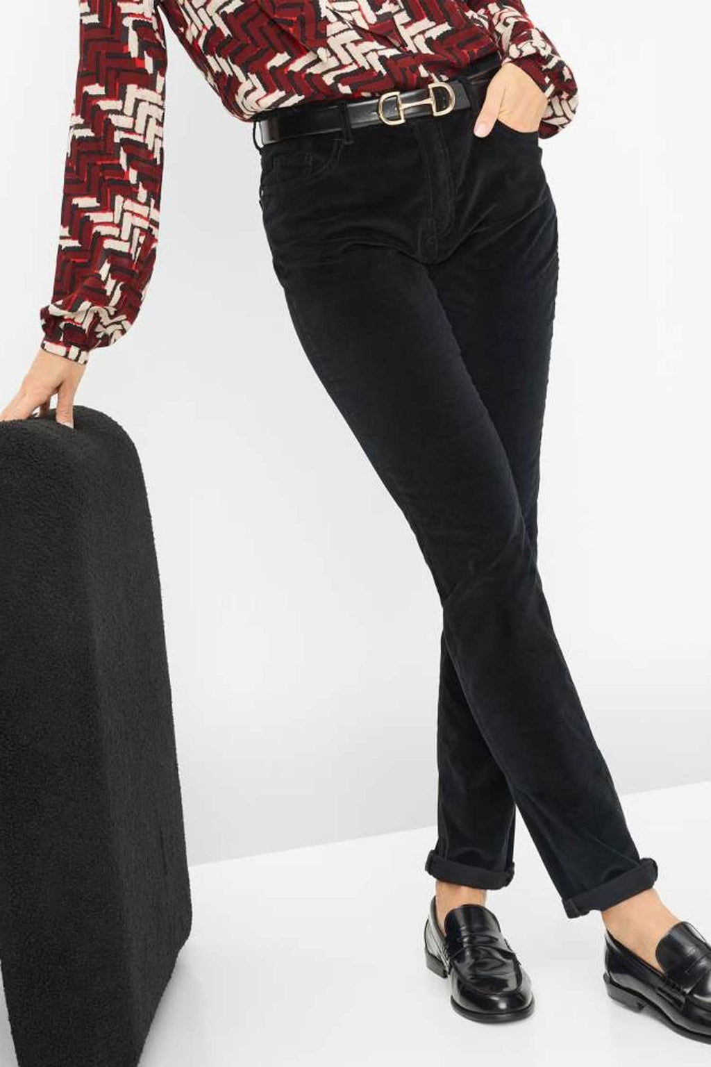 Mary Regular-Fit Pants in Black