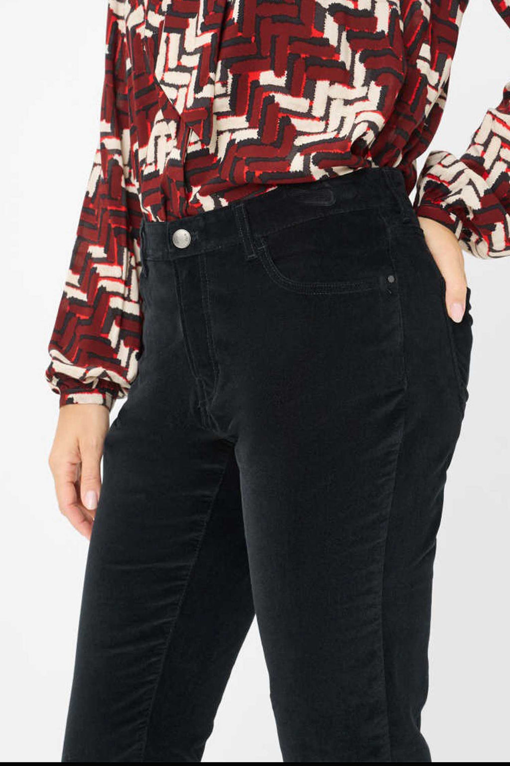 Mary Regular-Fit Pants in Black