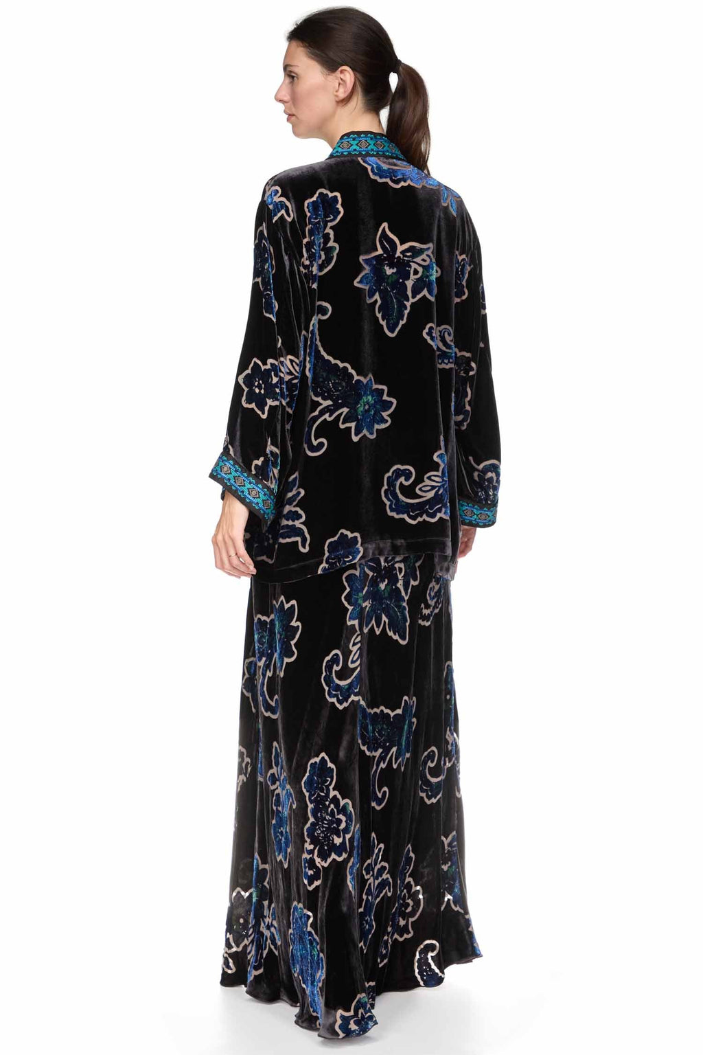 Merhawi Kimono in Monade Burnout