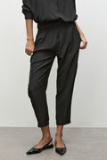Soft Capri in Black