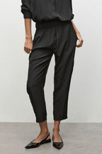 Soft Capri in Black