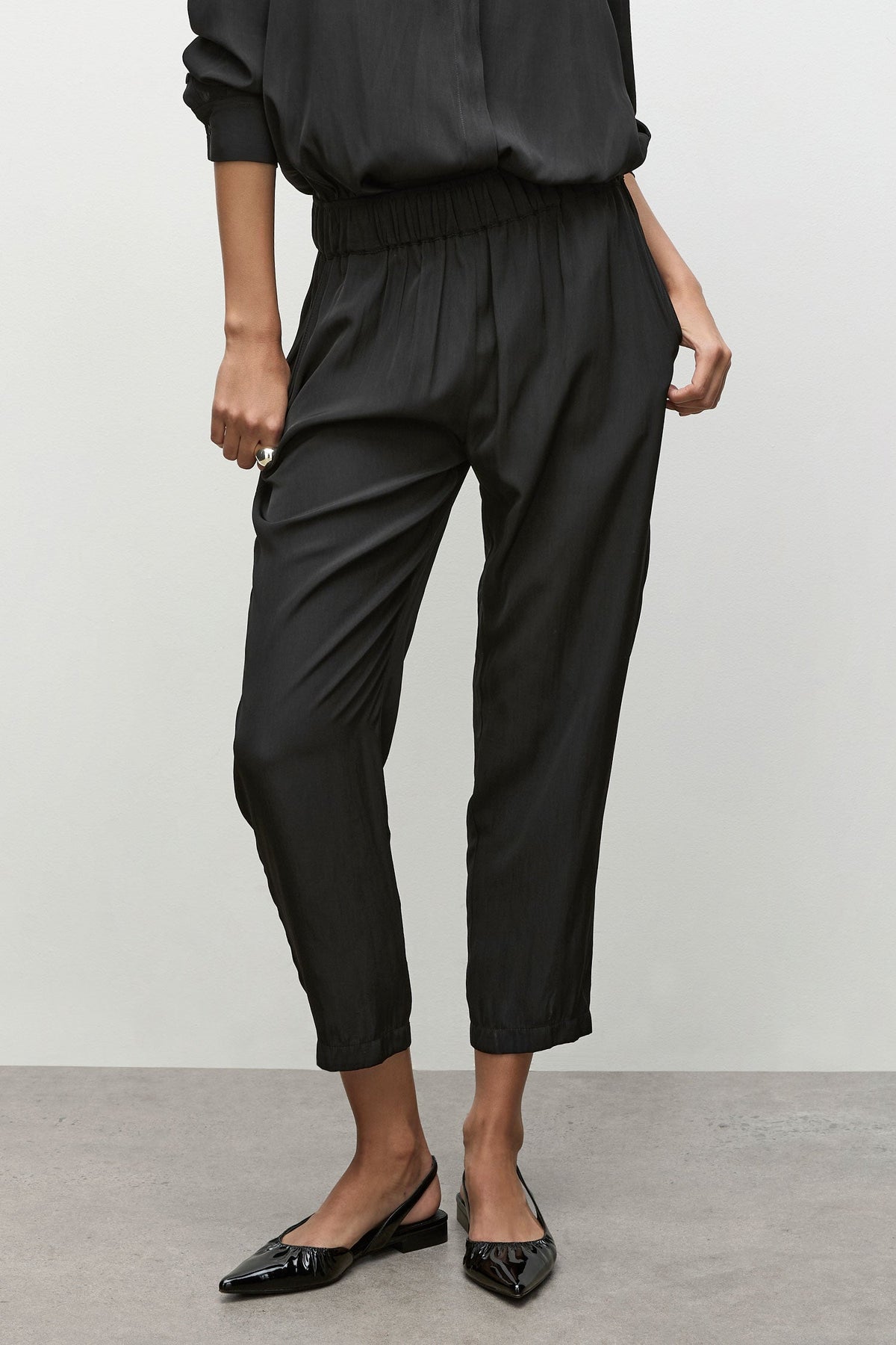 Soft Capri in Black