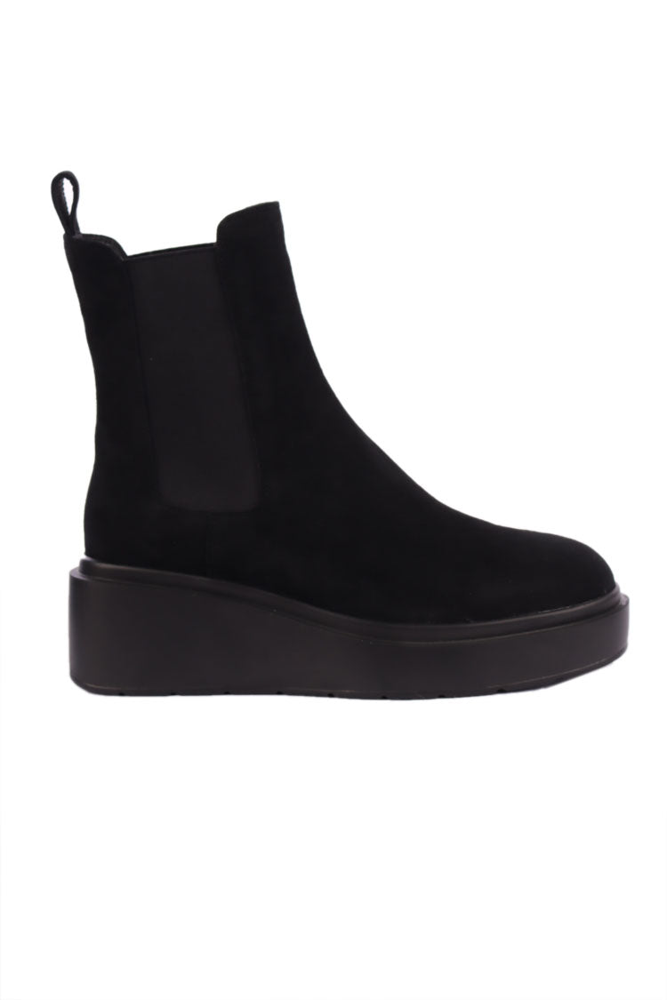 Sam Suede Chelsea Boots in Black