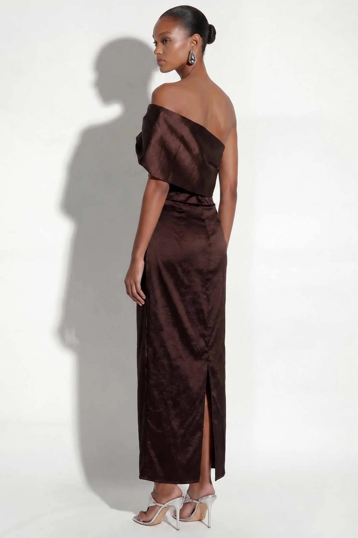 Saskia One-Shoulder Maxi Dress in Chocolate