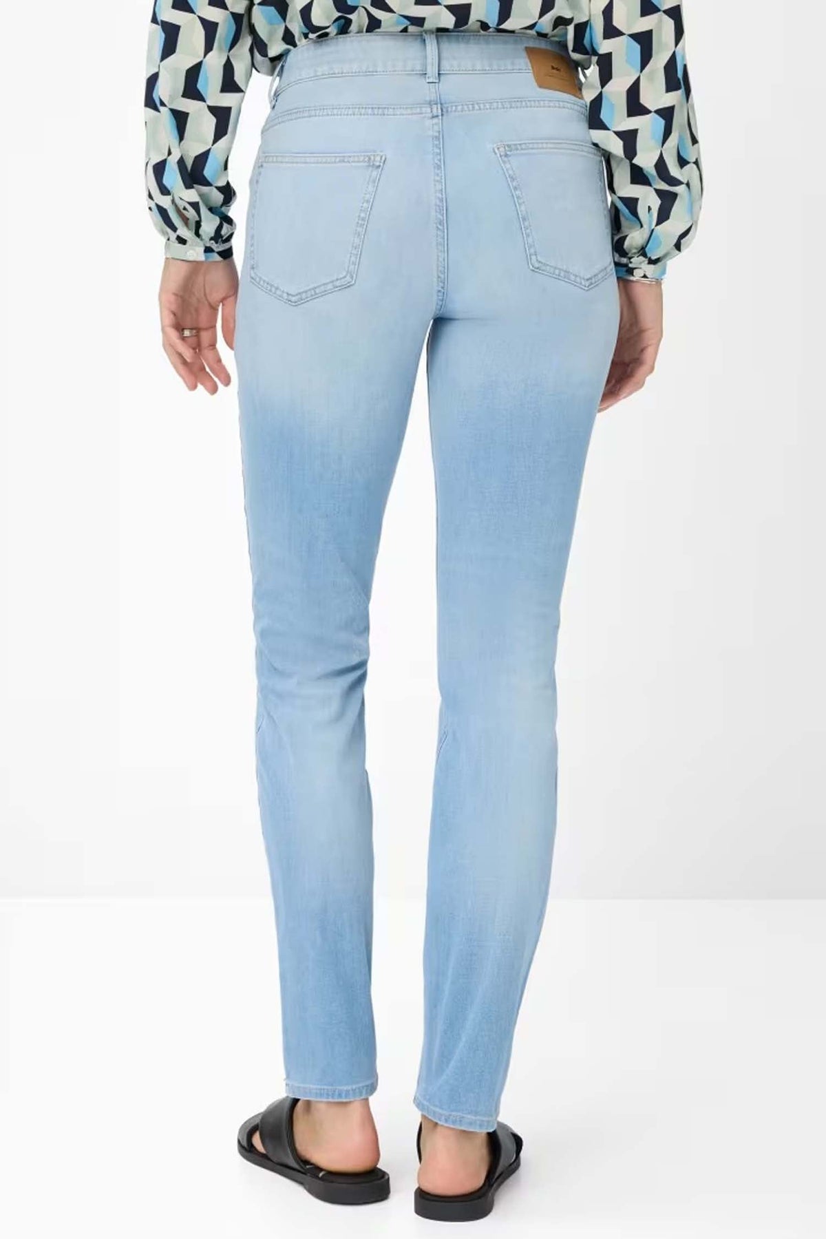 Shakira Slim Fit Jeans in Used Bleached Blue