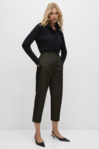 Tapered Flat Pant in Black