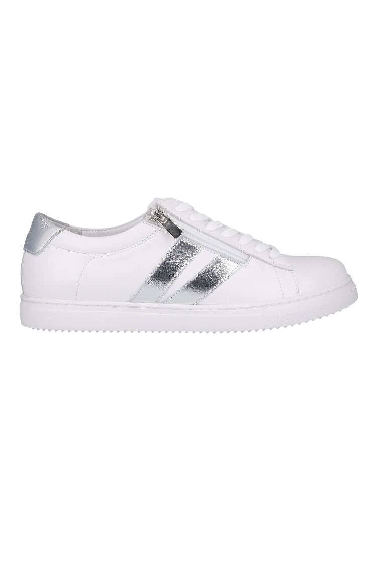 Ultimate Sneakers in White Silver