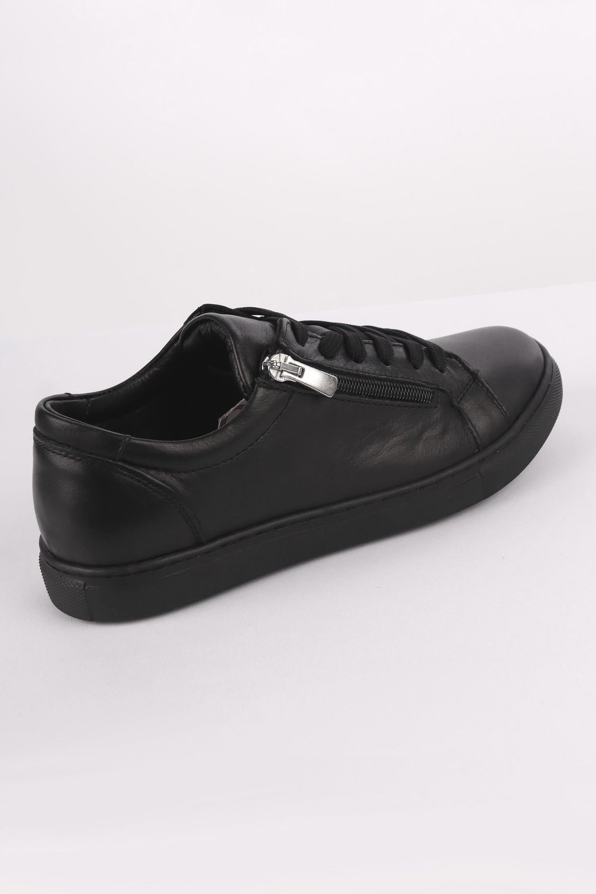 Unly Leather Sneakers in Black