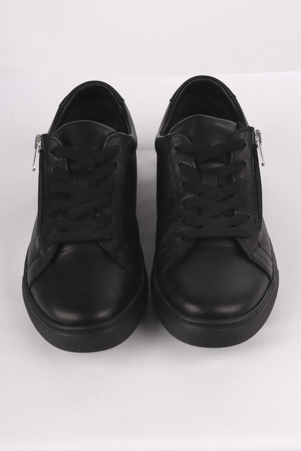 Unly Leather Sneakers in Black