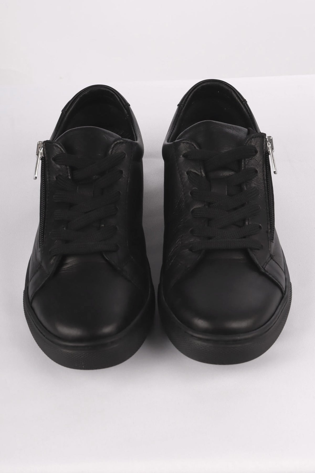 Unly Leather Sneakers in Black